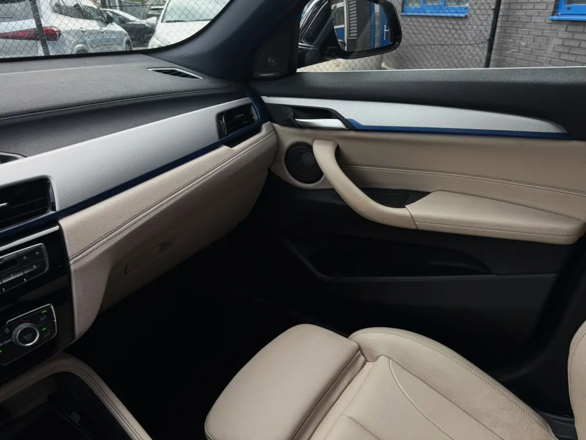 SDrive20i High Executive 192PK|M-Pakket|Prof Navi|AUT|Pano|Harman\Kardon|Camera|HUD|Adaptive Cruise|BOTS|Lane Assist|Trekha