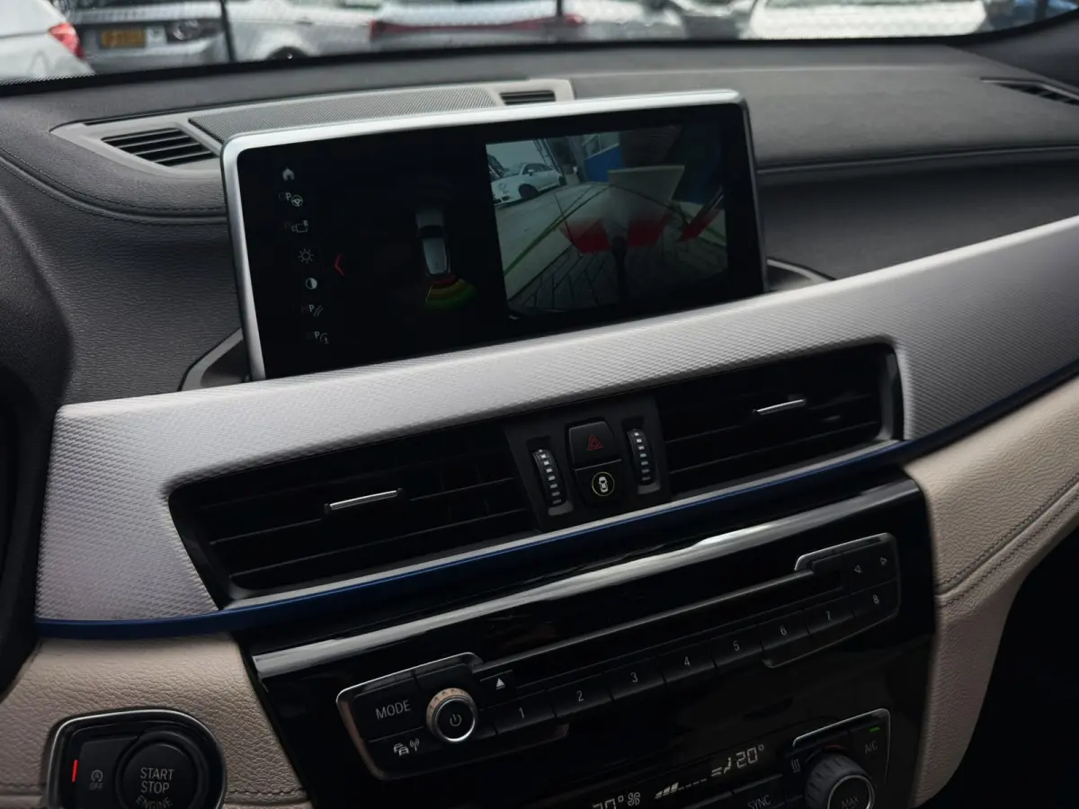 SDrive20i High Executive 192PK|M-Pakket|Prof Navi|AUT|Pano|Harman\Kardon|Camera|HUD|Adaptive Cruise|BOTS|Lane Assist|Trekha