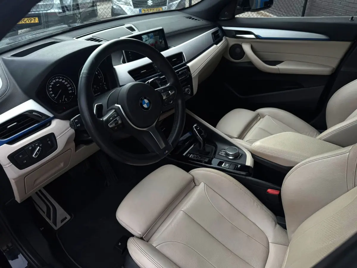 SDrive20i High Executive 192PK|M-Pakket|Prof Navi|AUT|Pano|Harman\Kardon|Camera|HUD|Adaptive Cruise|BOTS|Lane Assist|Trekha