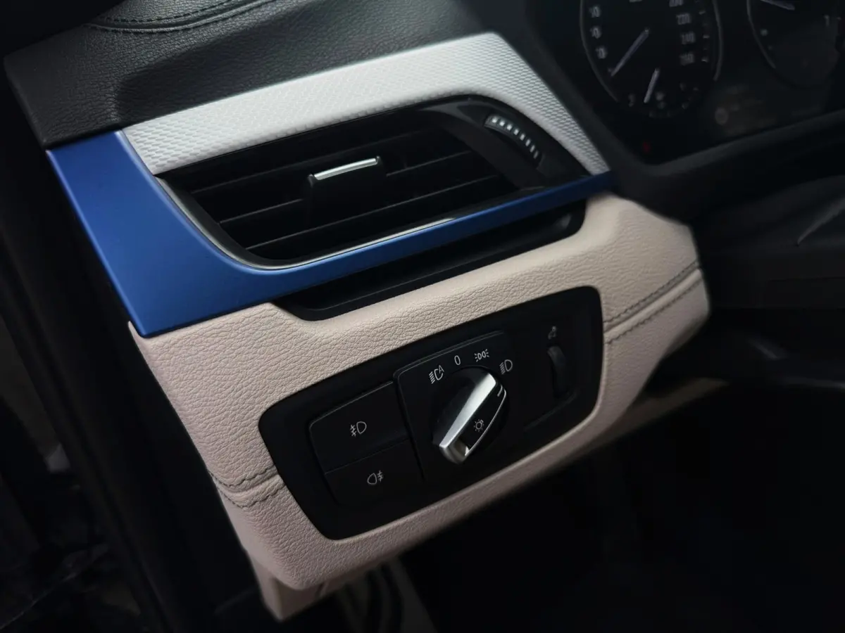 SDrive20i High Executive 192PK|M-Pakket|Prof Navi|AUT|Pano|Harman\Kardon|Camera|HUD|Adaptive Cruise|BOTS|Lane Assist|Trekha