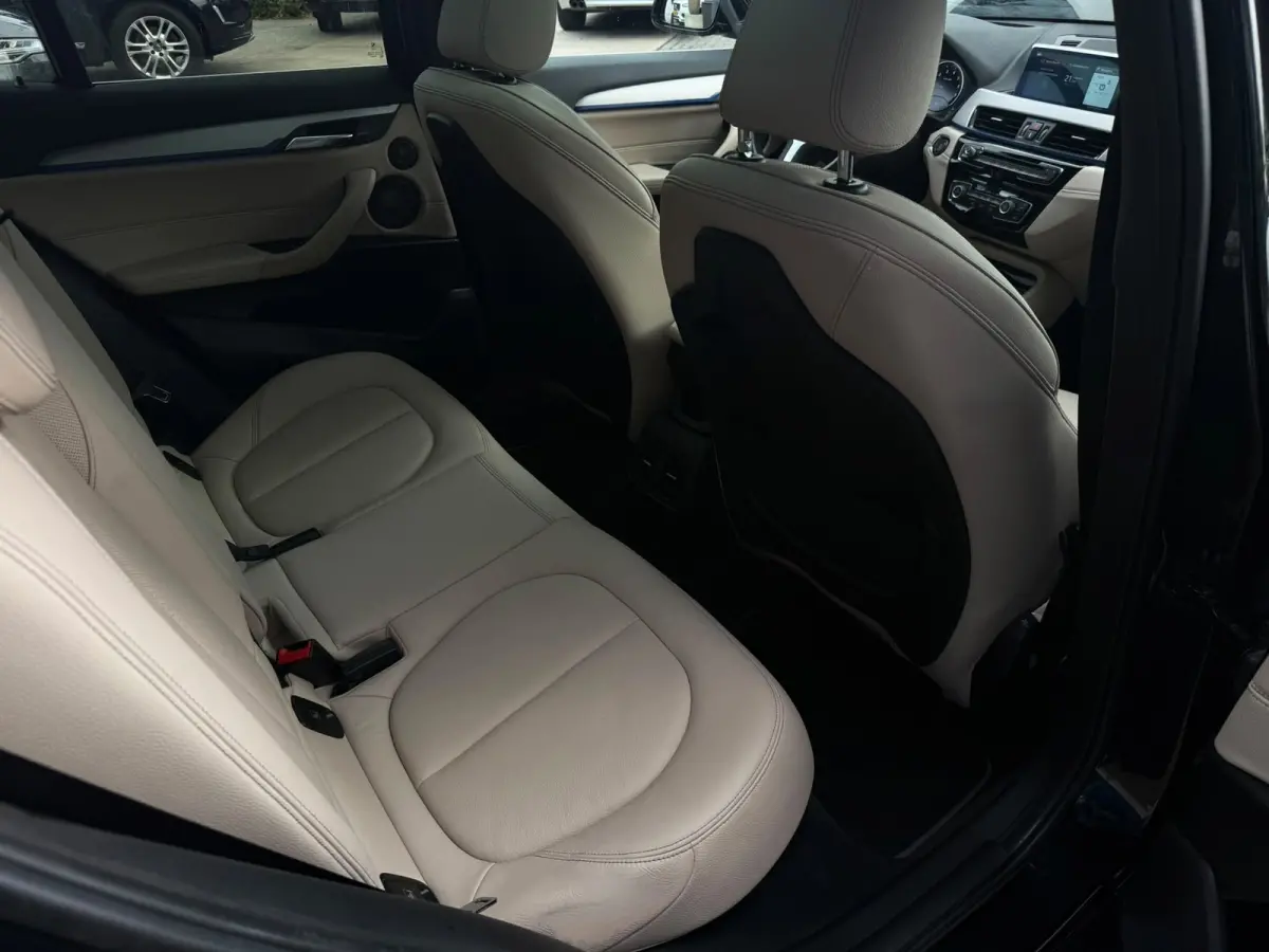 SDrive20i High Executive 192PK|M-Pakket|Prof Navi|AUT|Pano|Harman\Kardon|Camera|HUD|Adaptive Cruise|BOTS|Lane Assist|Trekha