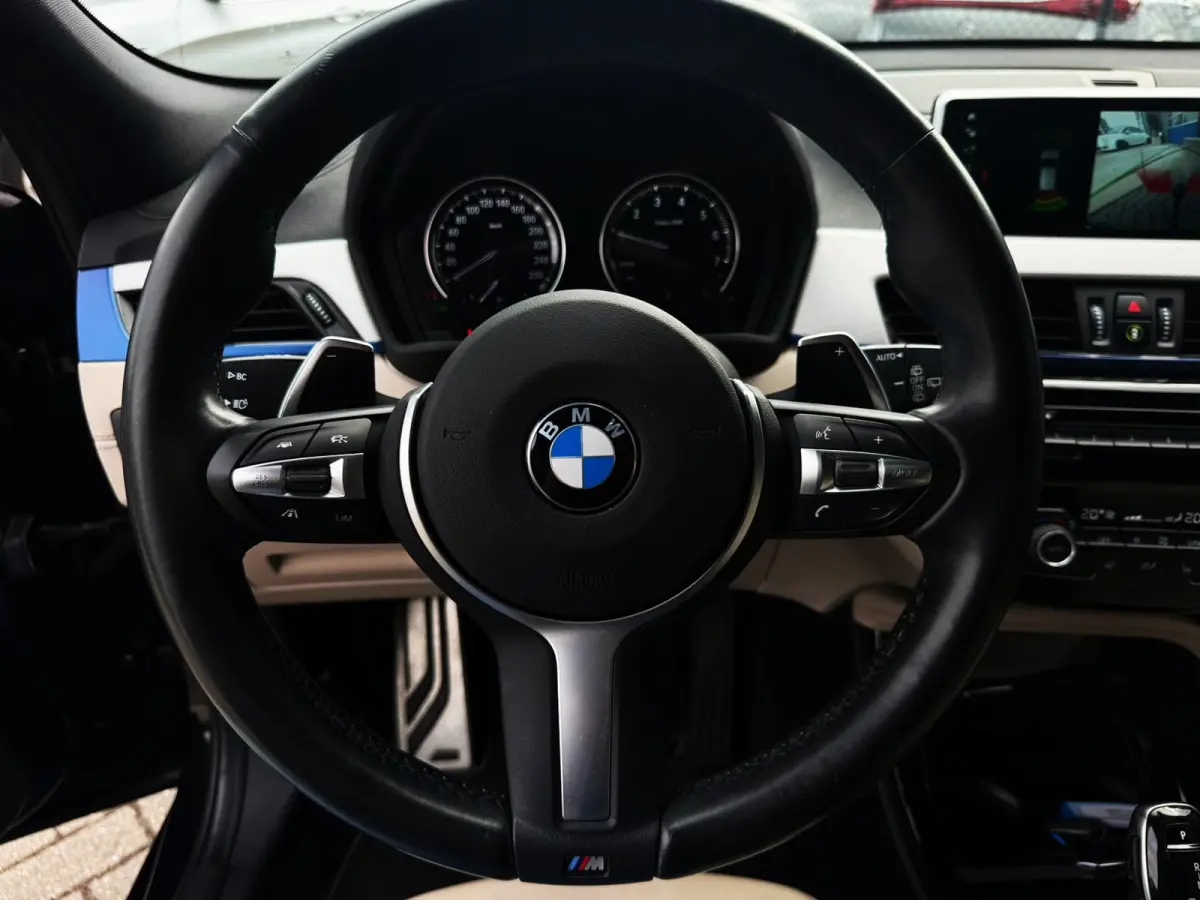 SDrive20i High Executive 192PK|M-Pakket|Prof Navi|AUT|Pano|Harman\Kardon|Camera|HUD|Adaptive Cruise|BOTS|Lane Assist|Trekha