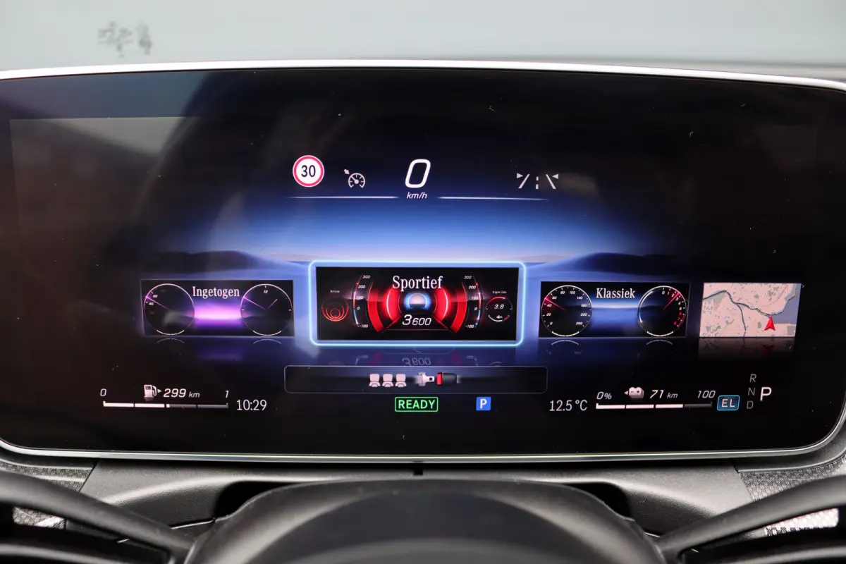 300 e AMG Line Premium | Panoramadak | Memory | Distronic | Surround Camera | Trekhaak | Digital Light | Nightpakket | Augmented Reality |