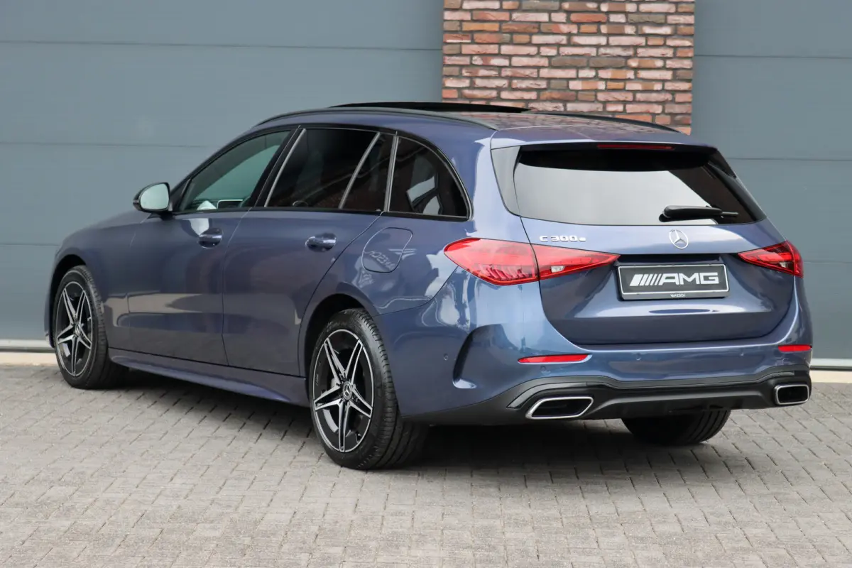 300 e AMG Line Premium | Panoramadak | Memory | Distronic | Surround Camera | Trekhaak | Digital Light | Nightpakket | Augmented Reality |
