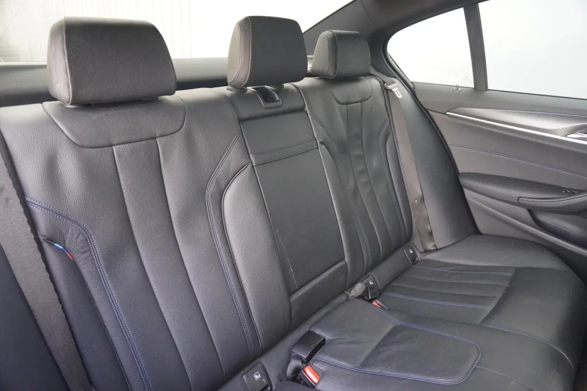 530e M Sport | Trekhaak | Stoelverwarming | Getint Glas | Grootlichtassistent | 19 Inch