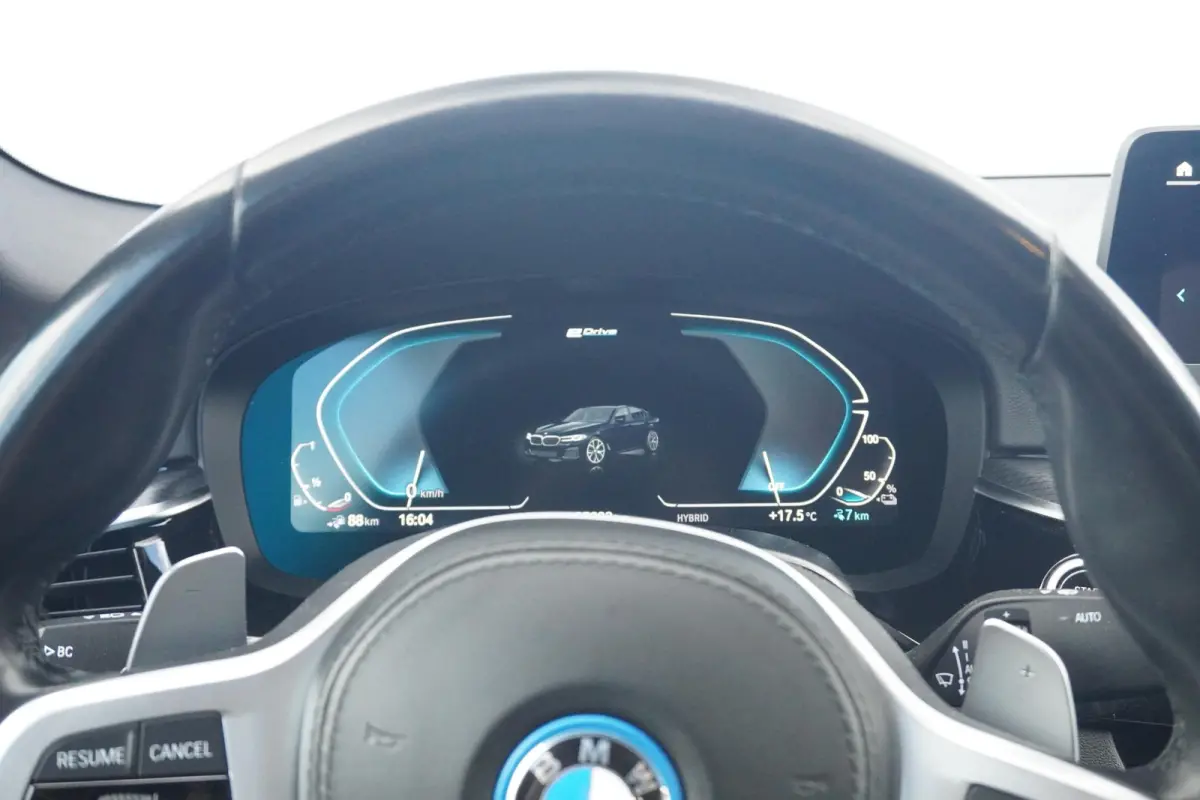 530e M Sport | Trekhaak | Stoelverwarming | Getint Glas | Grootlichtassistent | 19 Inch