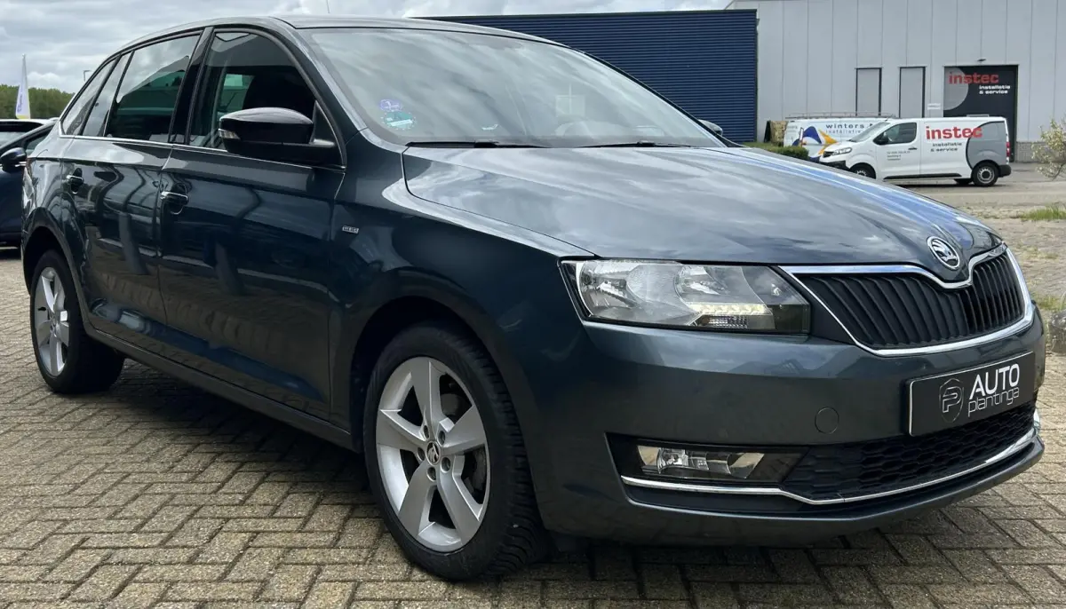 1.0 TSI Greentech Clever 95PK | ZEER NETTE STAAT | NL AUTO | NAP | Panoramadak | Stoelverwarming | Parkeersensoren | Navigatie | Armsteun | Climate Control | Cruise Control | 2 Sleutels |