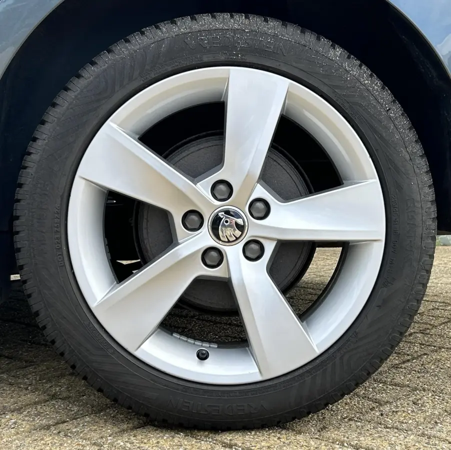 1.0 TSI Greentech Clever 95PK | ZEER NETTE STAAT | NL AUTO | NAP | Panoramadak | Stoelverwarming | Parkeersensoren | Navigatie | Armsteun | Climate Control | Cruise Control | 2 Sleutels |