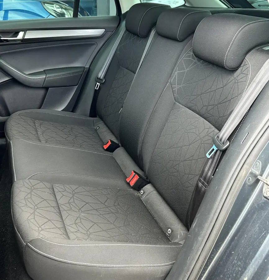 1.0 TSI Greentech Clever 95PK | ZEER NETTE STAAT | NL AUTO | NAP | Panoramadak | Stoelverwarming | Parkeersensoren | Navigatie | Armsteun | Climate Control | Cruise Control | 2 Sleutels |