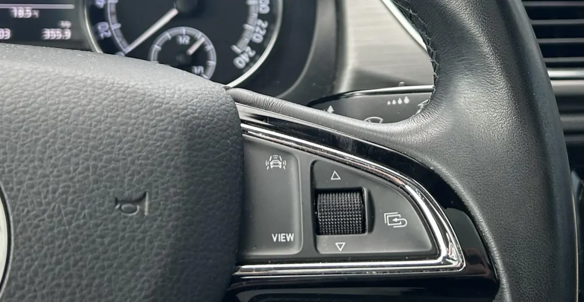 1.0 TSI Greentech Clever 95PK | ZEER NETTE STAAT | NL AUTO | NAP | Panoramadak | Stoelverwarming | Parkeersensoren | Navigatie | Armsteun | Climate Control | Cruise Control | 2 Sleutels |