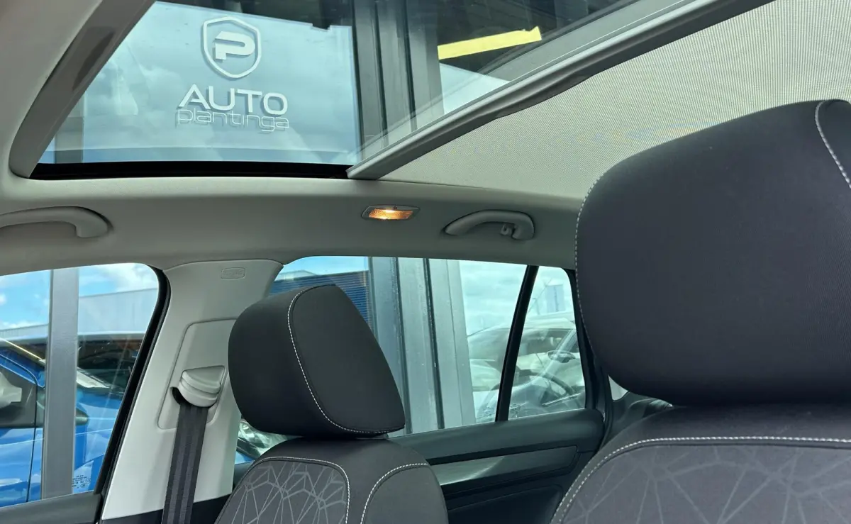 1.0 TSI Greentech Clever 95PK | ZEER NETTE STAAT | NL AUTO | NAP | Panoramadak | Stoelverwarming | Parkeersensoren | Navigatie | Armsteun | Climate Control | Cruise Control | 2 Sleutels |