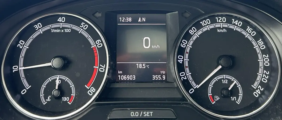 1.0 TSI Greentech Clever 95PK | ZEER NETTE STAAT | NL AUTO | NAP | Panoramadak | Stoelverwarming | Parkeersensoren | Navigatie | Armsteun | Climate Control | Cruise Control | 2 Sleutels |