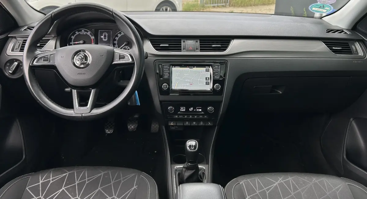 1.0 TSI Greentech Clever 95PK | ZEER NETTE STAAT | NL AUTO | NAP | Panoramadak | Stoelverwarming | Parkeersensoren | Navigatie | Armsteun | Climate Control | Cruise Control | 2 Sleutels |