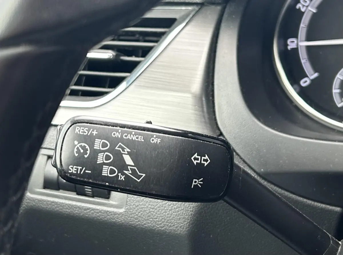 1.0 TSI Greentech Clever 95PK | ZEER NETTE STAAT | NL AUTO | NAP | Panoramadak | Stoelverwarming | Parkeersensoren | Navigatie | Armsteun | Climate Control | Cruise Control | 2 Sleutels |