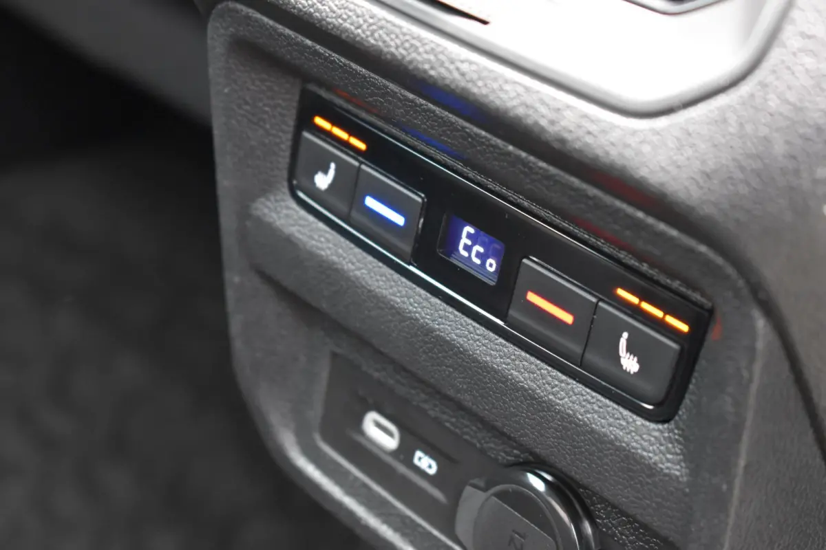 1.4 TSI e-Hybrid PHEV FR Business Pano Keyless 360C Trekhaak