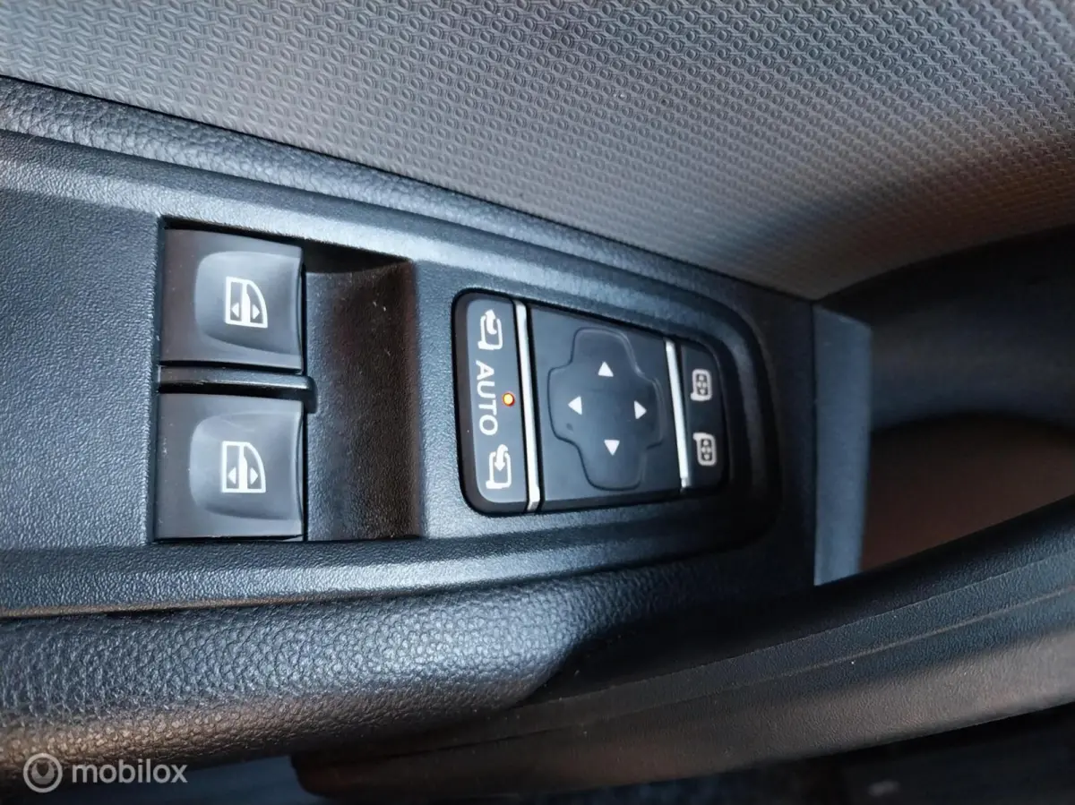 L1 1.5 DCI bleu 75 Luxe