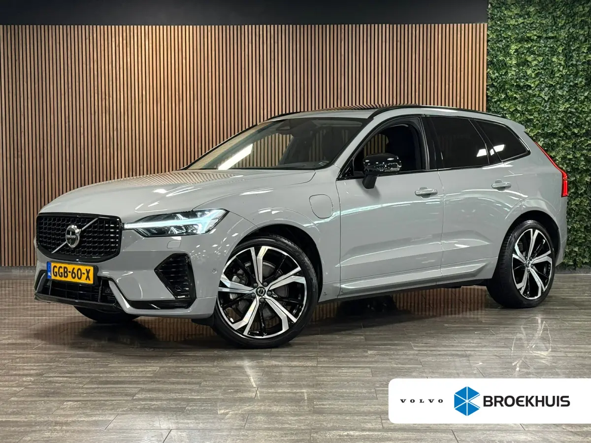 T8 AWD Recharge Ultra Dark | Luchtvering | Trekhaak | 360° Camera | 455pk | Head-Up Display | Harman Kardon | Adaptieve Cruise Control | Stoelverwarming voor+achter | Stuurwielverwarming | 