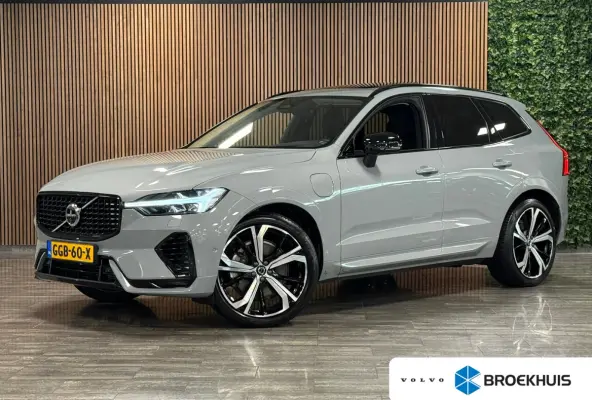 T8 AWD Recharge Ultra Dark | Luchtvering | Trekhaak | 360° Camera | 455pk | Head-Up Display | Harman Kardon | Adaptieve Cruise Control | Stoelverwarming voor+achter | Stuurwielverwarming | 