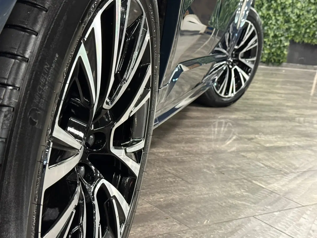 T8 AWD Recharge Ultra Dark | Vol! | Bowers & Wilkins | Luchtvering | Stoelventilatie | Trekhaak | 360 Camera | Head-Up Display | Stoelmassage | 455pk | Adaptieve Cruise Control | Stoelverwar