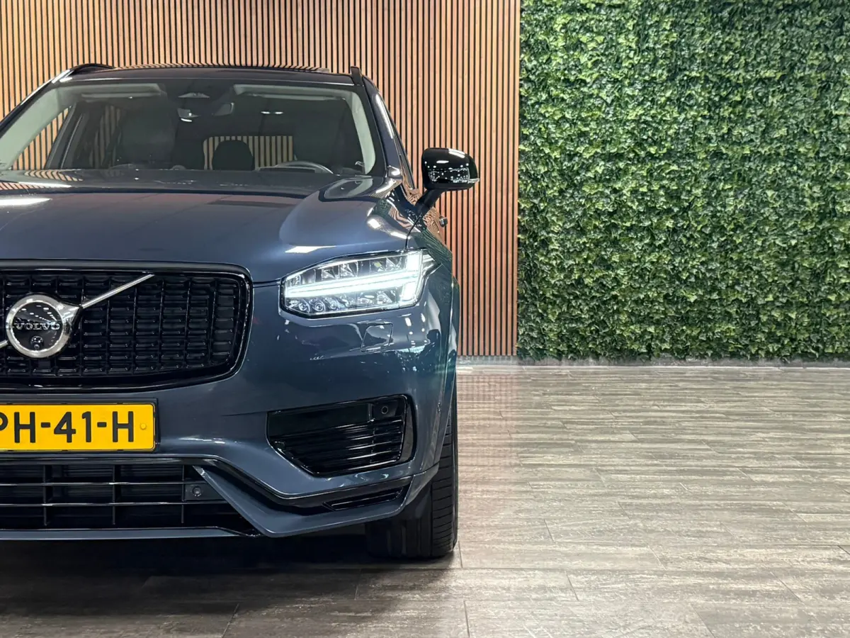 T8 AWD Recharge Ultra Dark | Vol! | Bowers & Wilkins | Luchtvering | Stoelventilatie | Trekhaak | 360 Camera | Head-Up Display | Stoelmassage | 455pk | Adaptieve Cruise Control | Stoelverwar