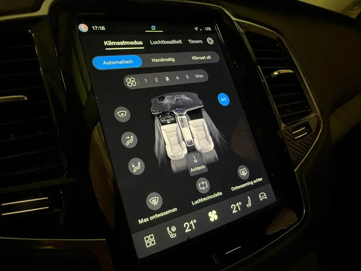 T8 AWD Recharge Ultra Dark | Vol! | Bowers & Wilkins | Luchtvering | Stoelventilatie | Trekhaak | 360 Camera | Head-Up Display | Stoelmassage | 455pk | Adaptieve Cruise Control | Stoelverwar