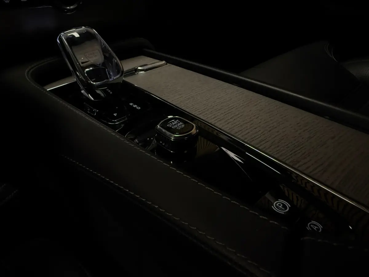 T8 AWD Recharge Ultra Dark | Vol! | Bowers & Wilkins | Luchtvering | Stoelventilatie | Trekhaak | 360 Camera | Head-Up Display | Stoelmassage | 455pk | Adaptieve Cruise Control | Stoelverwar