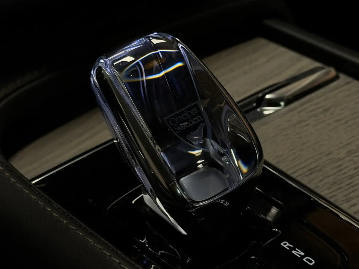 T8 AWD Recharge Ultra Dark | Vol! | Bowers & Wilkins | Luchtvering | Stoelventilatie | Trekhaak | 360 Camera | Head-Up Display | Stoelmassage | 455pk | Adaptieve Cruise Control | Stoelverwar