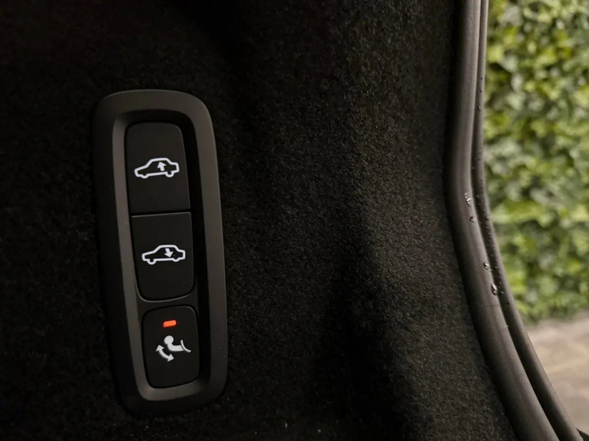 T8 AWD Recharge Ultra Dark | Vol! | Bowers & Wilkins | Luchtvering | Stoelventilatie | Trekhaak | 360 Camera | Head-Up Display | Stoelmassage | 455pk | Adaptieve Cruise Control | Stoelverwar