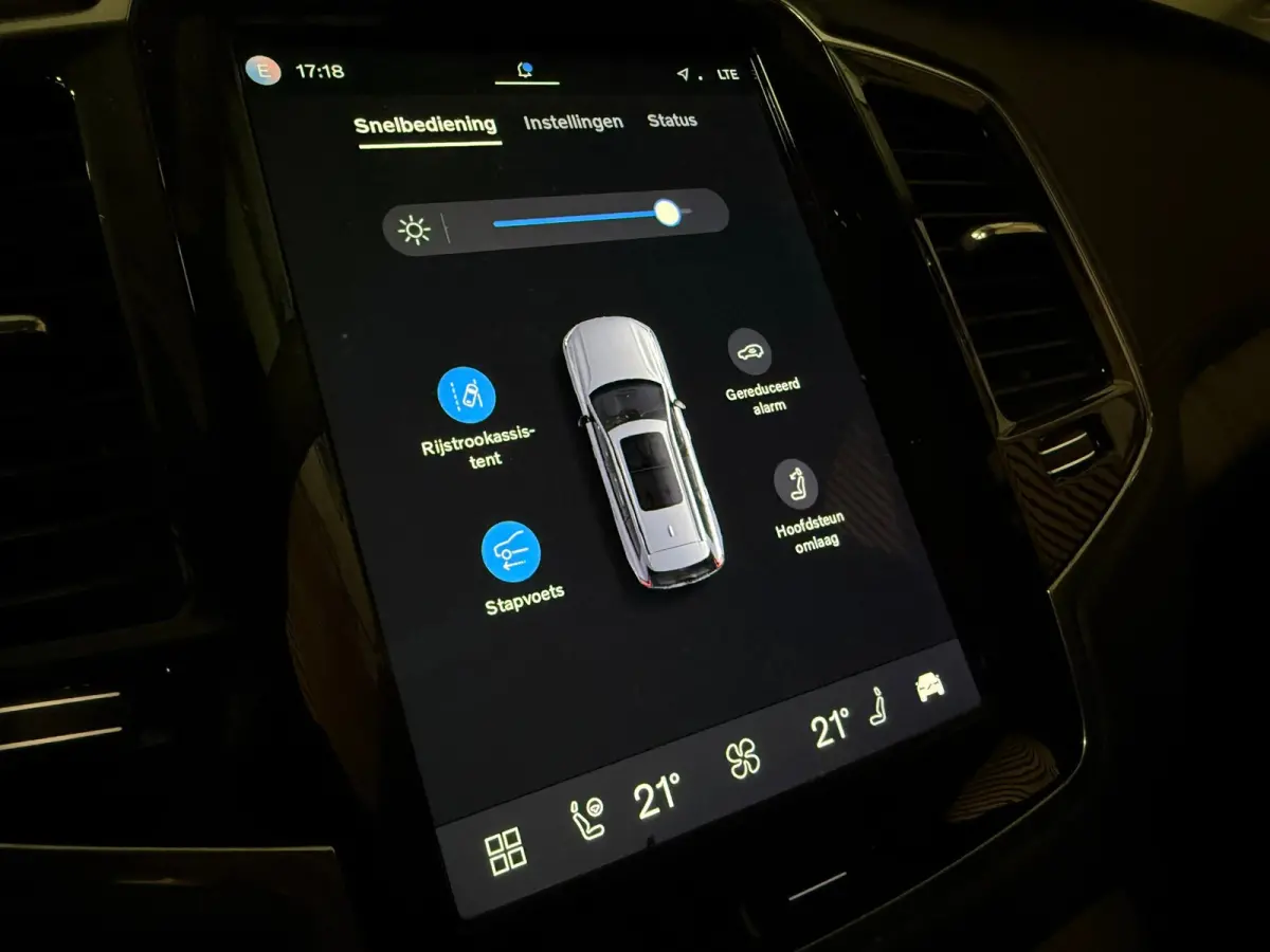 T8 AWD Recharge Ultra Dark | Vol! | Bowers & Wilkins | Luchtvering | Stoelventilatie | Trekhaak | 360 Camera | Head-Up Display | Stoelmassage | 455pk | Adaptieve Cruise Control | Stoelverwar