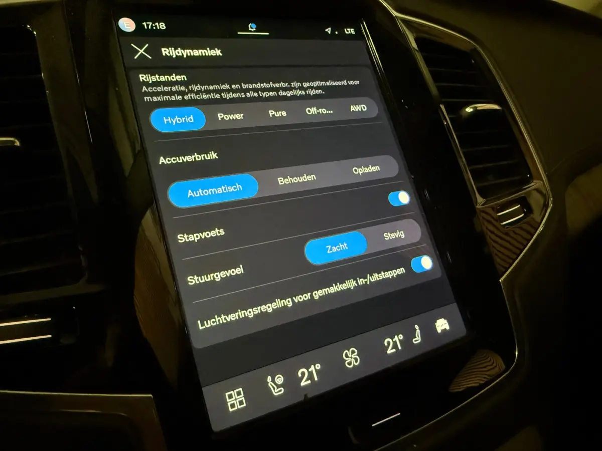 T8 AWD Recharge Ultra Dark | Vol! | Bowers & Wilkins | Luchtvering | Stoelventilatie | Trekhaak | 360 Camera | Head-Up Display | Stoelmassage | 455pk | Adaptieve Cruise Control | Stoelverwar