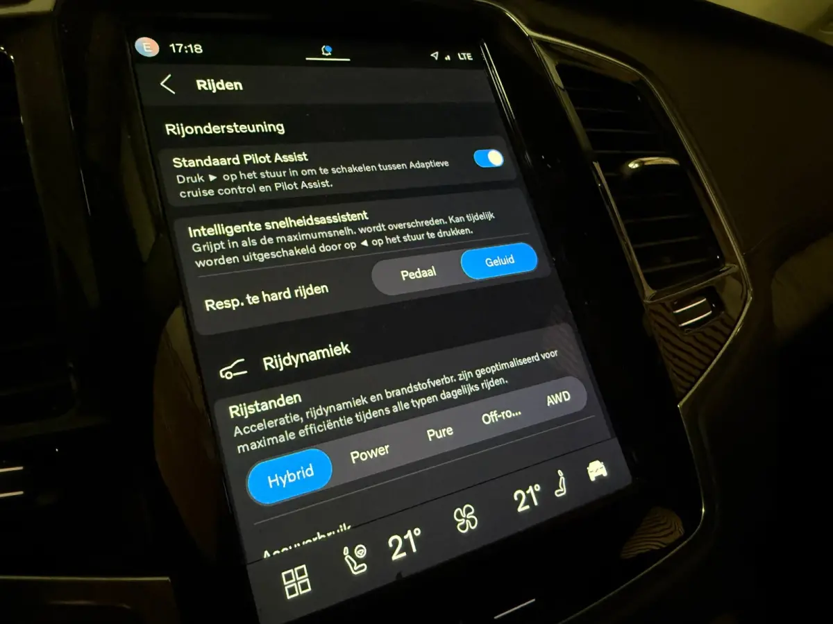 T8 AWD Recharge Ultra Dark | Vol! | Bowers & Wilkins | Luchtvering | Stoelventilatie | Trekhaak | 360 Camera | Head-Up Display | Stoelmassage | 455pk | Adaptieve Cruise Control | Stoelverwar