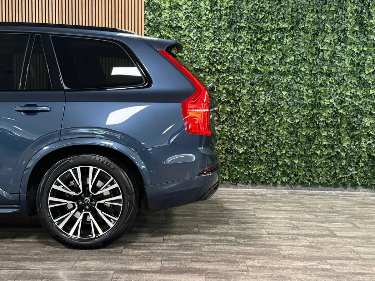 T8 AWD Recharge Ultra Dark | Vol! | Bowers & Wilkins | Luchtvering | Stoelventilatie | Trekhaak | 360 Camera | Head-Up Display | Stoelmassage | 455pk | Adaptieve Cruise Control | Stoelverwar
