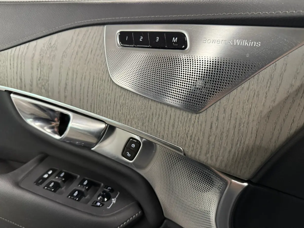 T8 AWD Recharge Ultra Dark | Vol! | Bowers & Wilkins | Luchtvering | Stoelventilatie | Trekhaak | 360 Camera | Head-Up Display | Stoelmassage | 455pk | Adaptieve Cruise Control | Stoelverwar