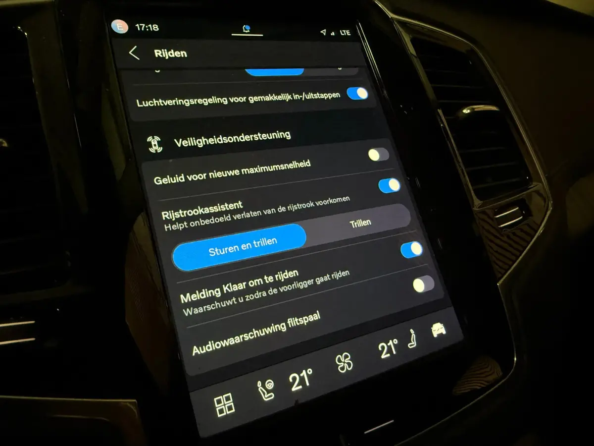 T8 AWD Recharge Ultra Dark | Vol! | Bowers & Wilkins | Luchtvering | Stoelventilatie | Trekhaak | 360 Camera | Head-Up Display | Stoelmassage | 455pk | Adaptieve Cruise Control | Stoelverwar
