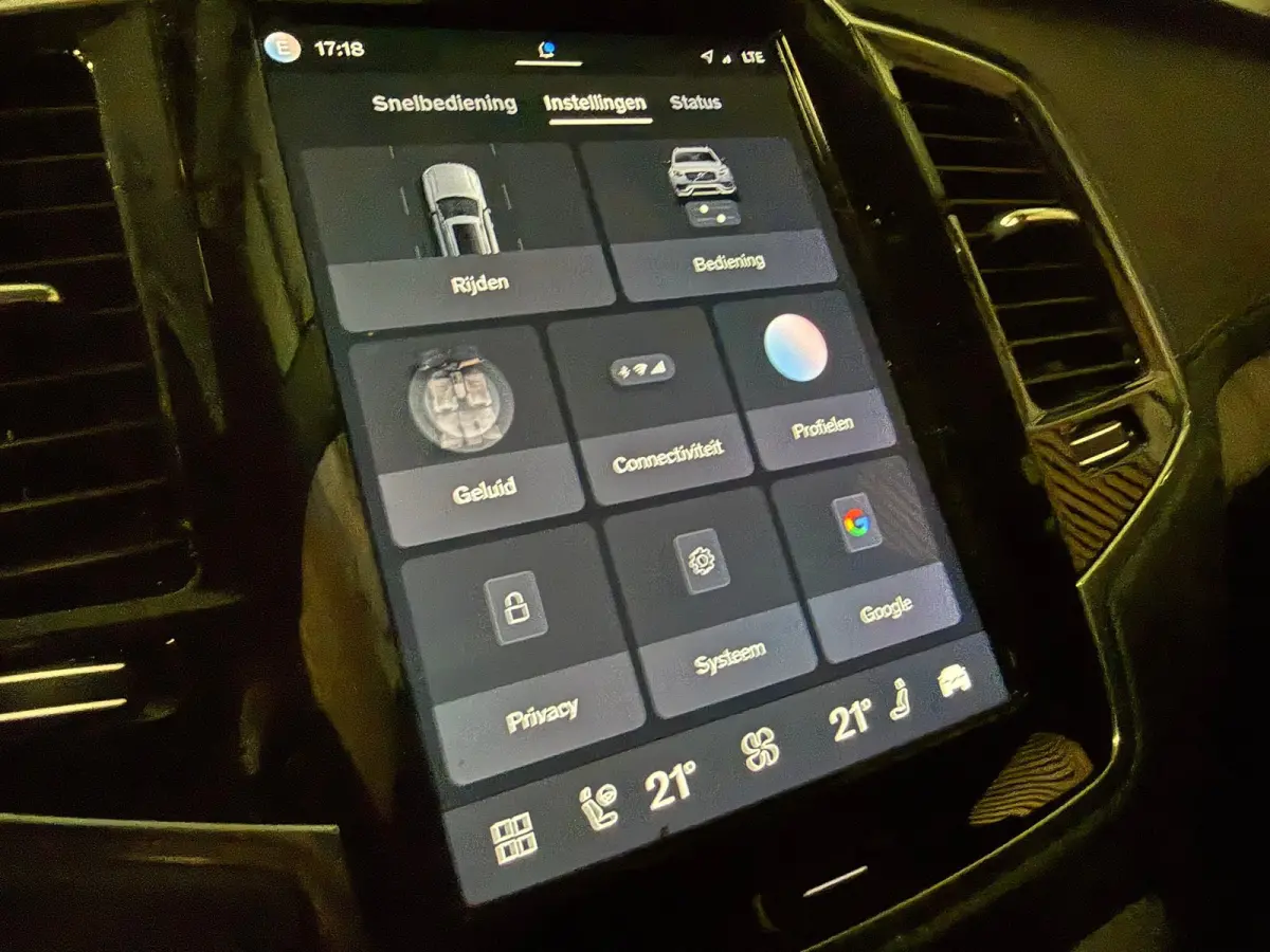 T8 AWD Recharge Ultra Dark | Vol! | Bowers & Wilkins | Luchtvering | Stoelventilatie | Trekhaak | 360 Camera | Head-Up Display | Stoelmassage | 455pk | Adaptieve Cruise Control | Stoelverwar