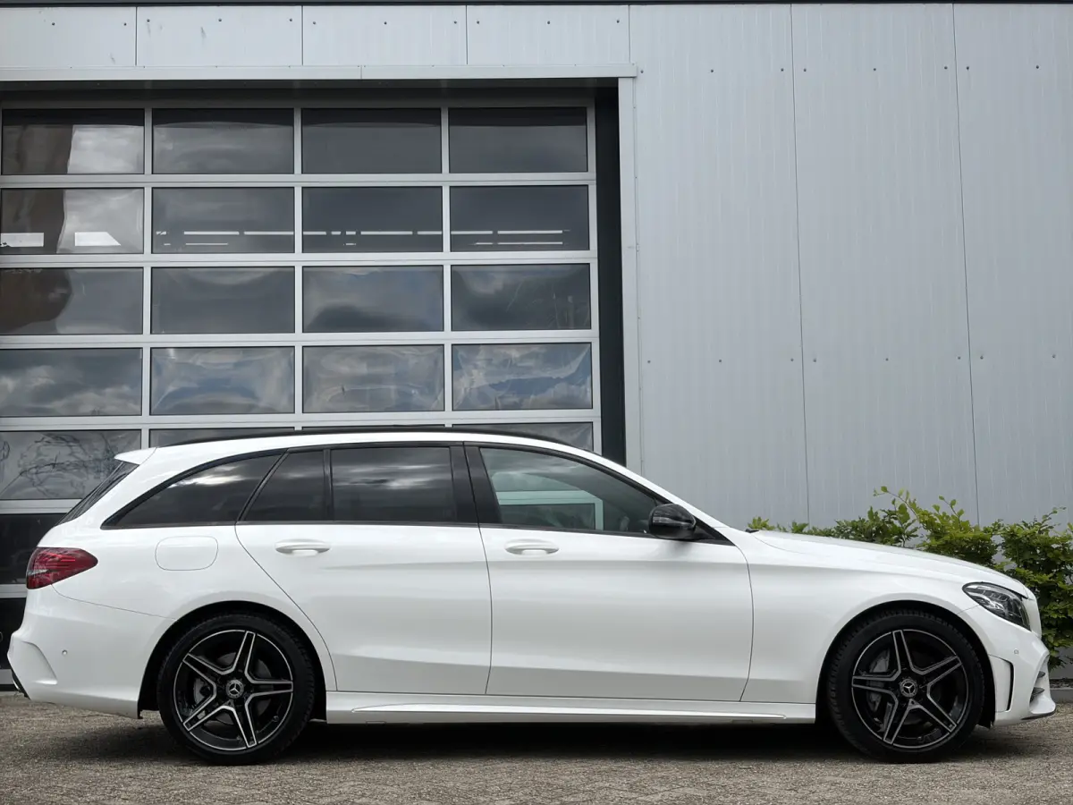 180 Business Solution AMG 156pk | Virtual Cockpit | Achteruitrijcamera | Bluetooth | Cruise control adaptief met stop&go en stuurhulp | DAB | Elektrisch glazen panorama-dak | Matrix led kopl