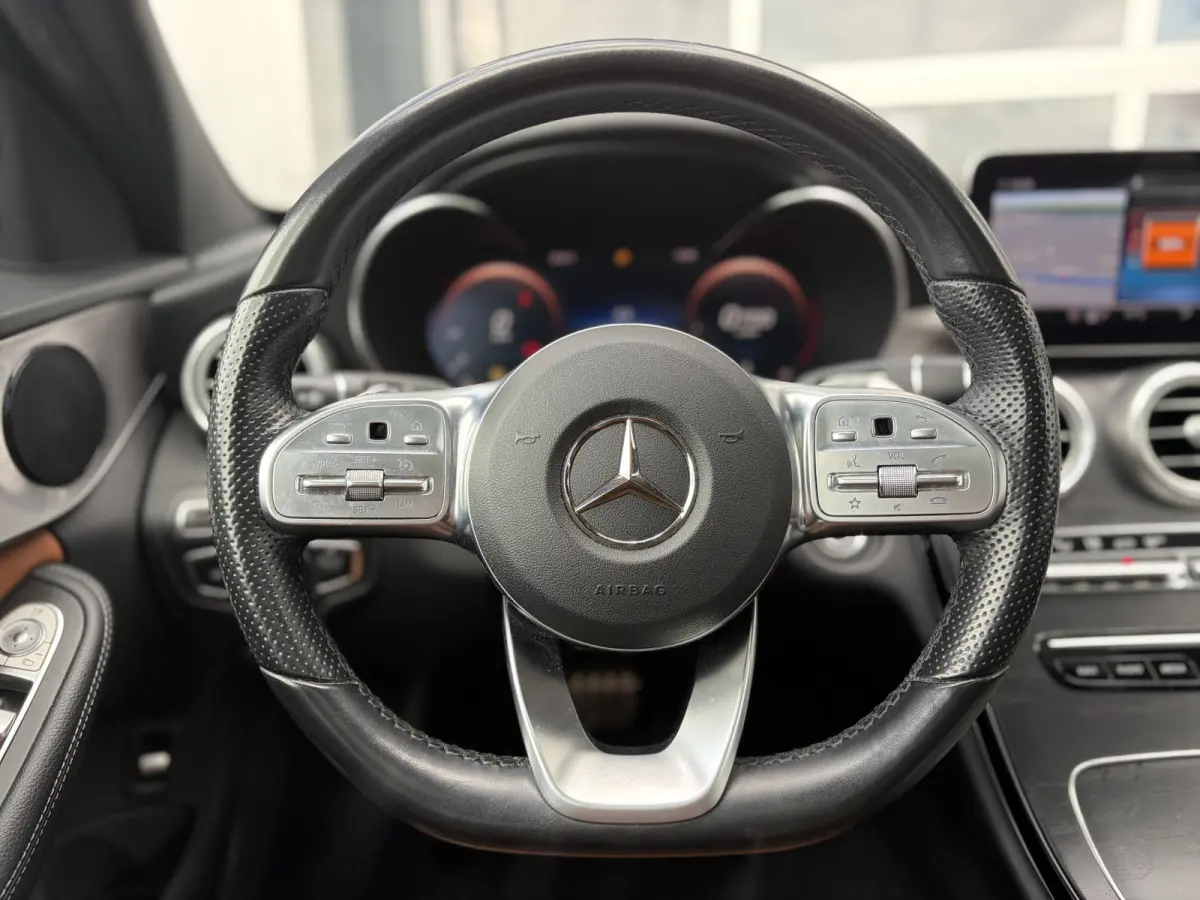 180 Business Solution AMG 156pk | Virtual Cockpit | Achteruitrijcamera | Bluetooth | Cruise control adaptief met stop&go en stuurhulp | DAB | Elektrisch glazen panorama-dak | Matrix led kopl