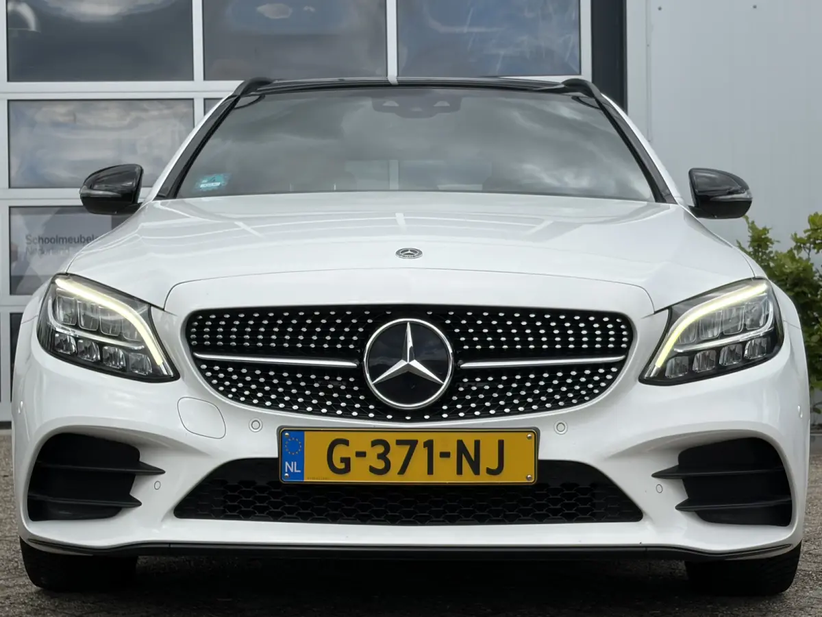 180 Business Solution AMG 156pk | Virtual Cockpit | Achteruitrijcamera | Bluetooth | Cruise control adaptief met stop&go en stuurhulp | DAB | Elektrisch glazen panorama-dak | Matrix led kopl
