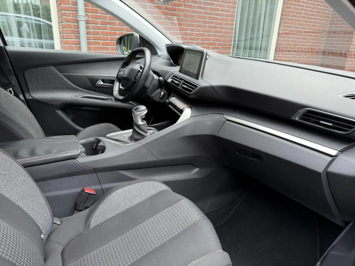 1.2 PureTech Active|Navi| Carplay| Trekhaak|PDC