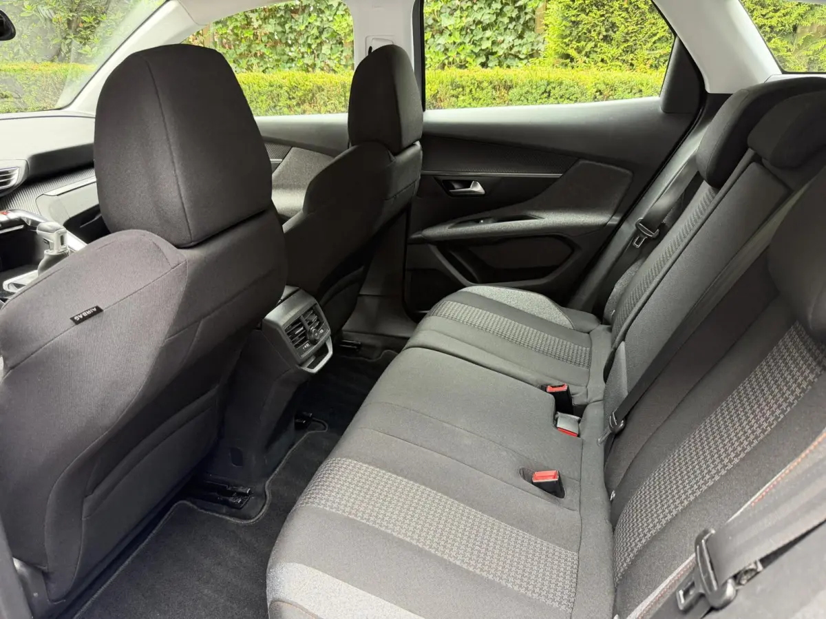 1.2 PureTech Active|Navi| Carplay| Trekhaak|PDC