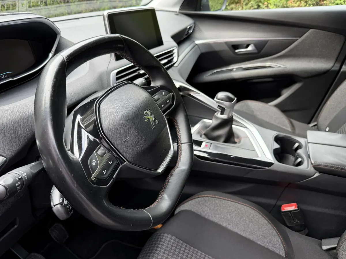 1.2 PureTech Active|Navi| Carplay| Trekhaak|PDC