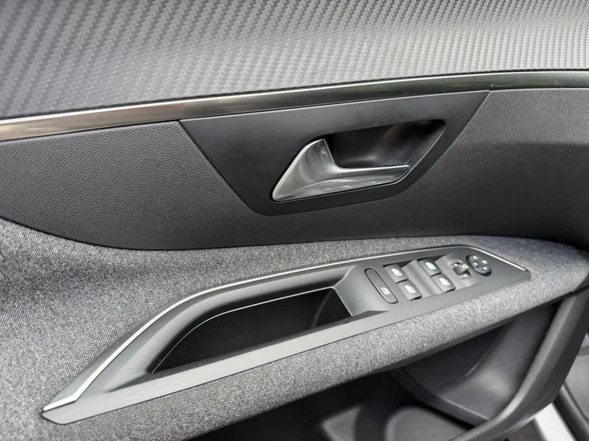 1.2 PureTech Active|Navi| Carplay| Trekhaak|PDC