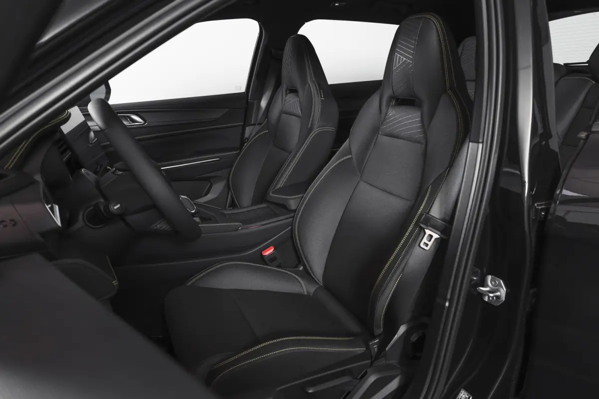 1.5 PHEV 276 PK Core | Dig. Cockpit | Adapt. Cruise | Stoelverw. | PDC | Camera | NAV + App. Connect | ECC | DAB | LM 19" | 4855