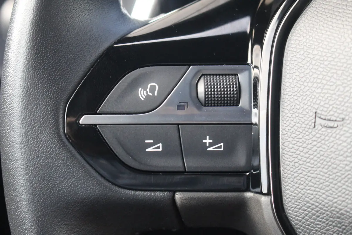 1.2 Allure | Camera | Cruise | Carplay | Climate | DAB | LED | PDC A | Camera | Cruise | Carplay | Climate | DAB | LED | PDC A |