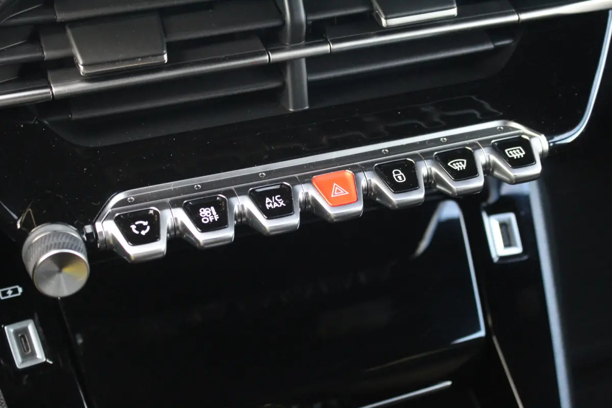 1.2 Allure | Camera | Cruise | Carplay | Climate | DAB | LED | PDC A | Camera | Cruise | Carplay | Climate | DAB | LED | PDC A |