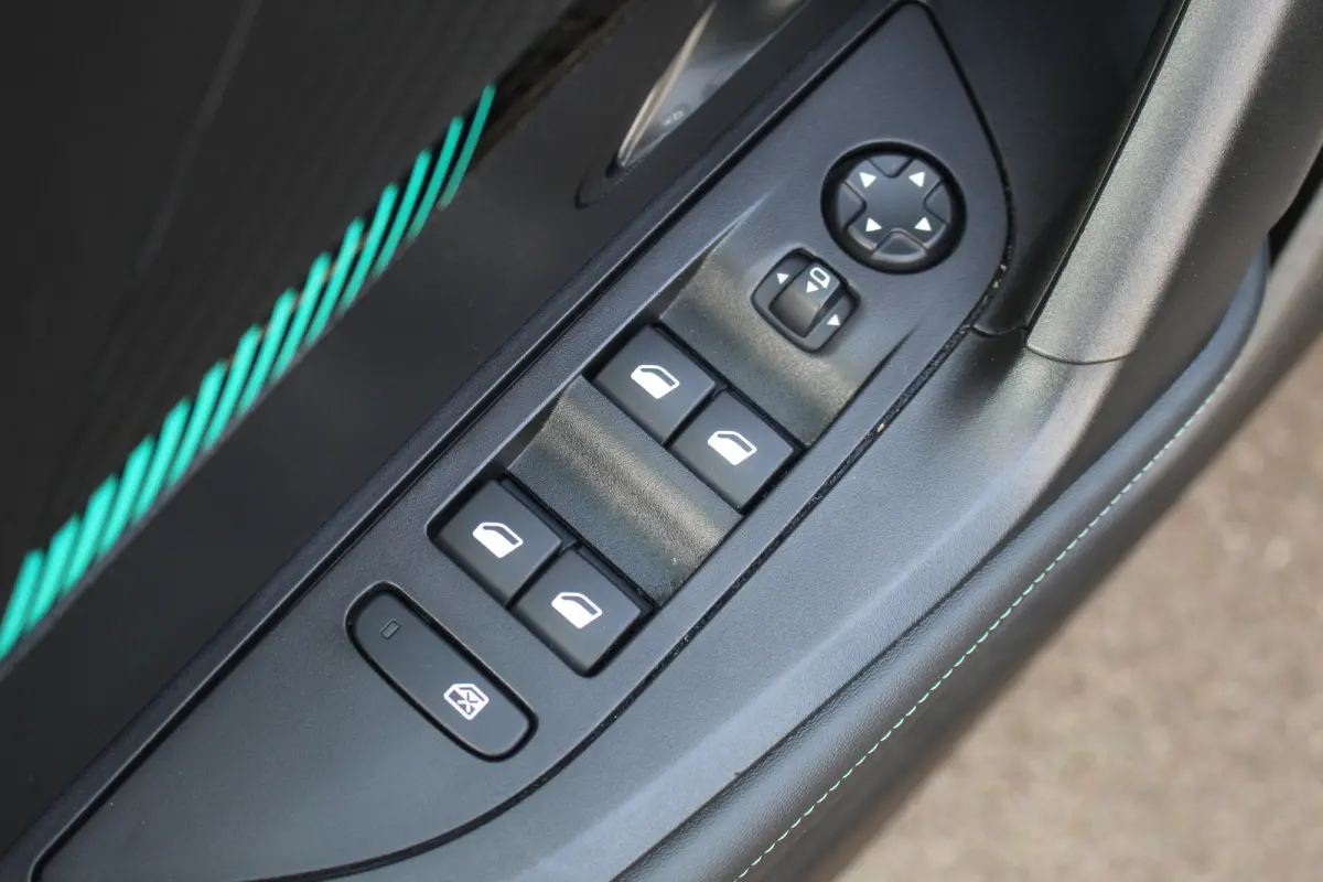 1.2 Allure | Camera | Cruise | Carplay | Climate | DAB | LED | PDC A | Camera | Cruise | Carplay | Climate | DAB | LED | PDC A |