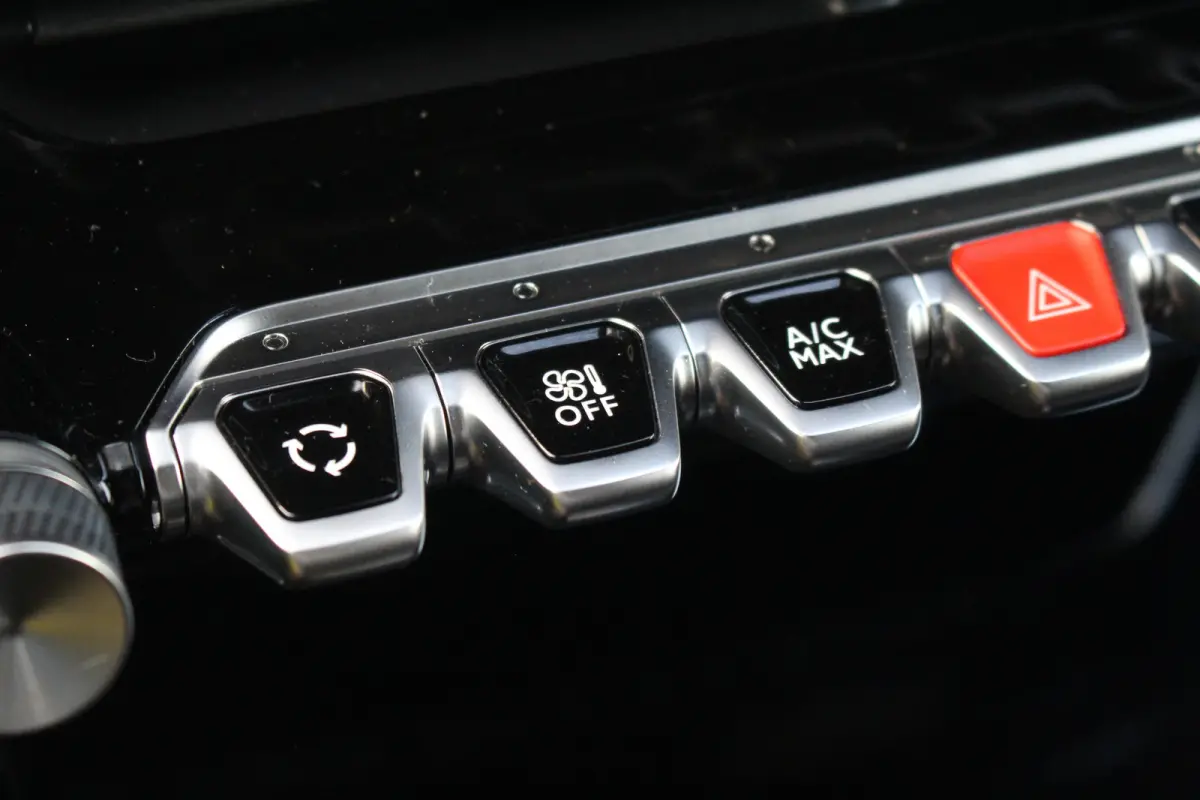 1.2 Allure | Camera | Cruise | Carplay | Climate | DAB | LED | PDC A | Camera | Cruise | Carplay | Climate | DAB | LED | PDC A |