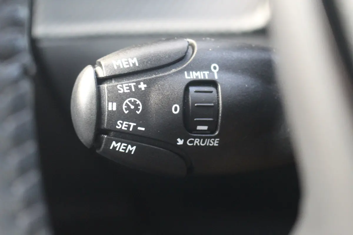 1.2 Allure | Camera | Cruise | Carplay | Climate | DAB | LED | PDC A | Camera | Cruise | Carplay | Climate | DAB | LED | PDC A |