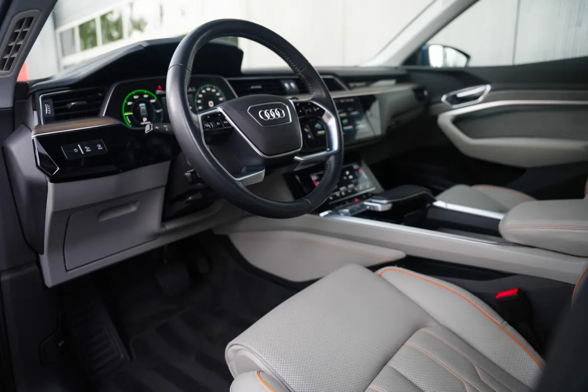 55 Quattro 408 pk Advanced 95 kWh Audi-Design / NL-Auto/ 89%SOH/ Soft-Close/ Pano-Dak/ Matrix-Led/ Lucht-Vering/ 360-Camera/ Adap.Cruise/ B&O-Sound /Marge-Auto 21'' LMV