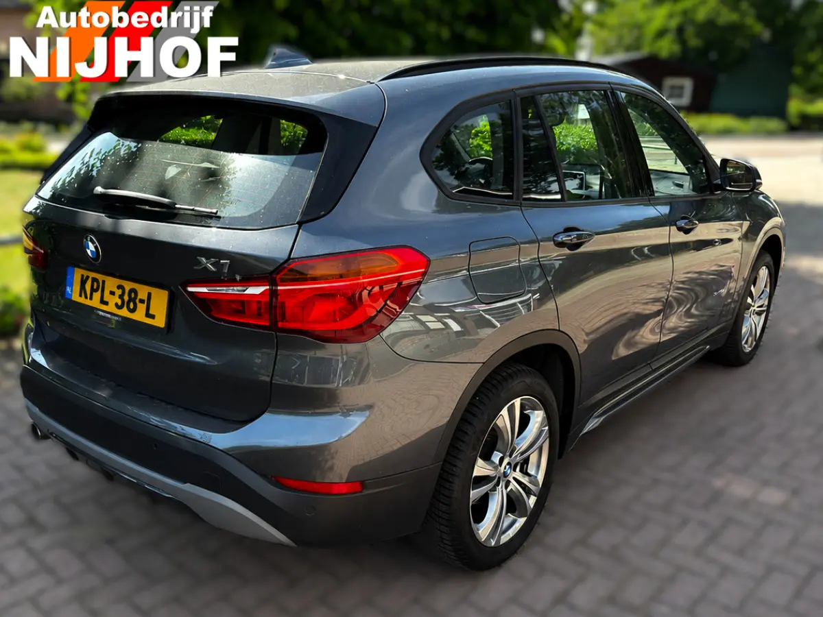 sDrive18i Executive Automaat